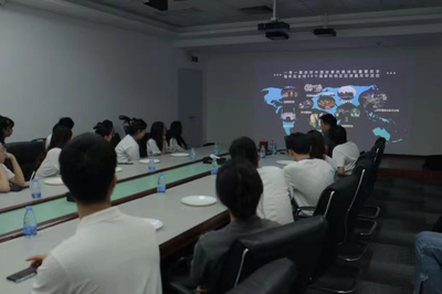 探访文化科技前沿，激发产业创新思维——记2023深圳大学艺术学理论（文化产业）暑期班深圳幻境控股集团参访